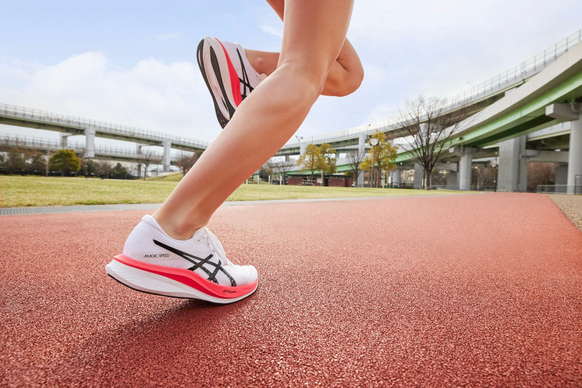 Scarpe con piastra in carbonio: servono davvero? | Affari&Sport